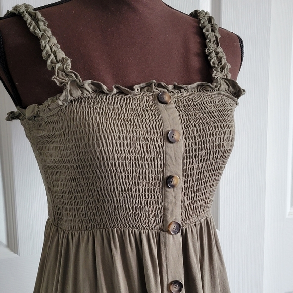 NWOT! Green Ruffle Detail Dress - Picture 8 of 9